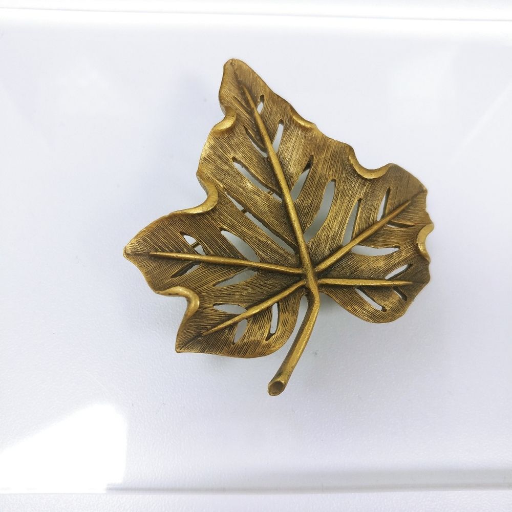 Vintage Oak Leaf Brooch Pin